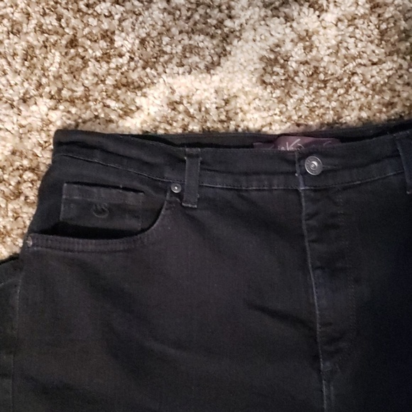 Gloria Vanderbilt dark wash denim jeans - Picture 2 of 8